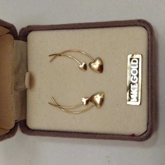 Vintage Jewelry - 2XHP!! NWOT Vintage 14K Gold Delicate Sweet Double Hearts Earrings in Box!